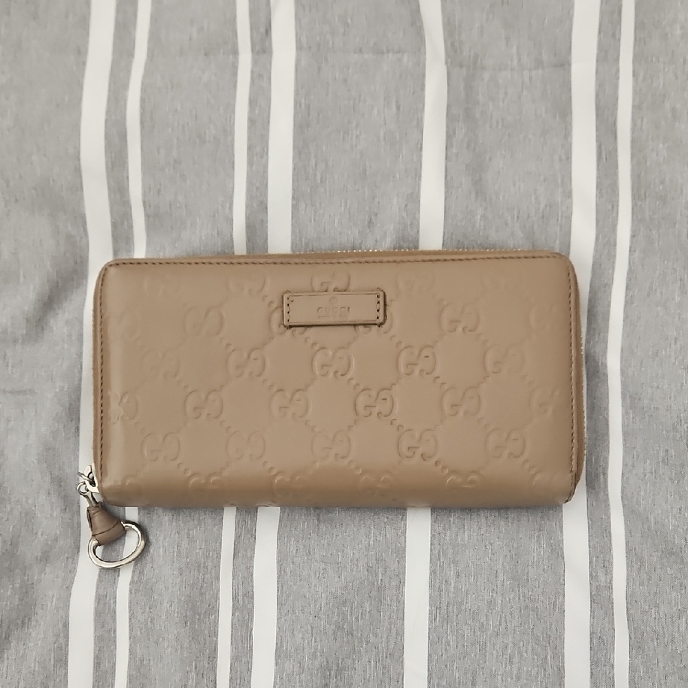 Gucci Embossed Beige Zip-Around Continental Wallet